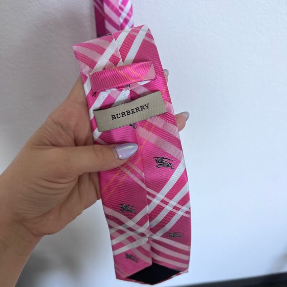 Pink, grey, and white Burberry wool tie - Picture 3 of 3